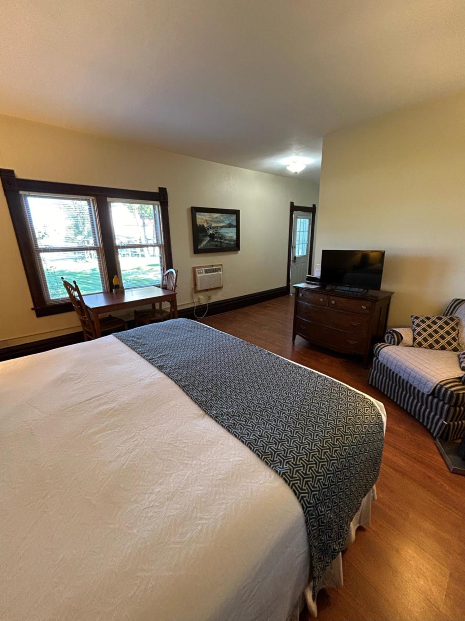 Harbor Light Inn Gills Rock Bagian luar foto