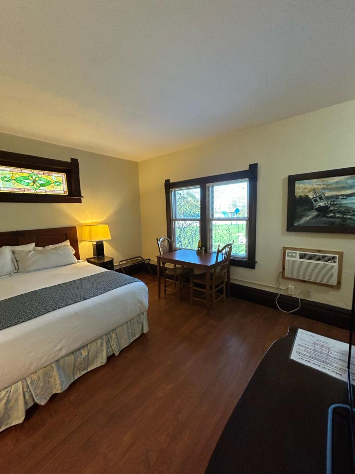 Harbor Light Inn Gills Rock Bagian luar foto