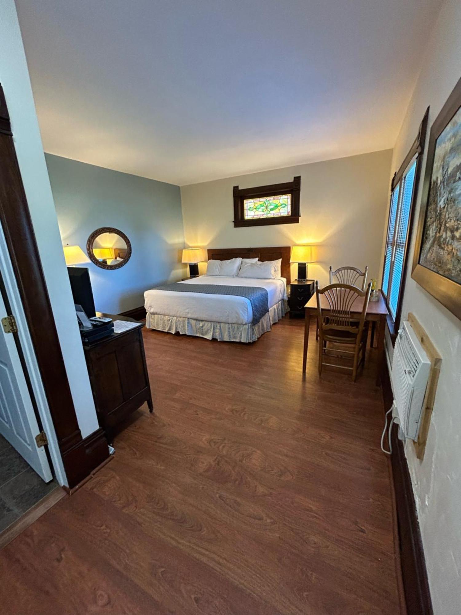 Harbor Light Inn Gills Rock Bagian luar foto